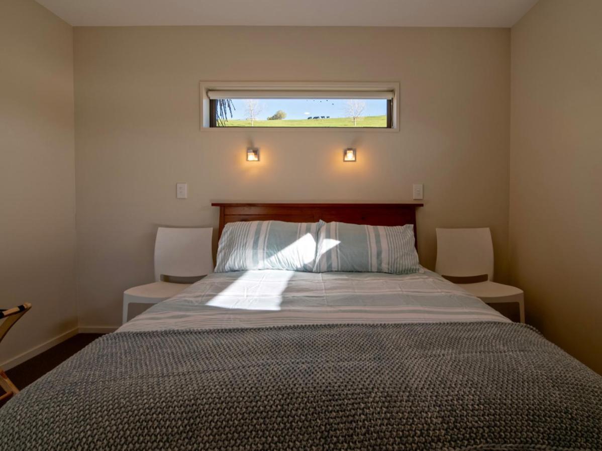 Kotare Point Paradise - Akaroa Holiday Home Esterno foto