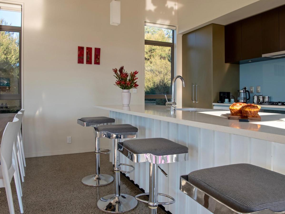 Kotare Point Paradise - Akaroa Holiday Home Esterno foto